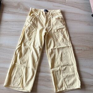 GAP women’s  Light Yellow denim size 6